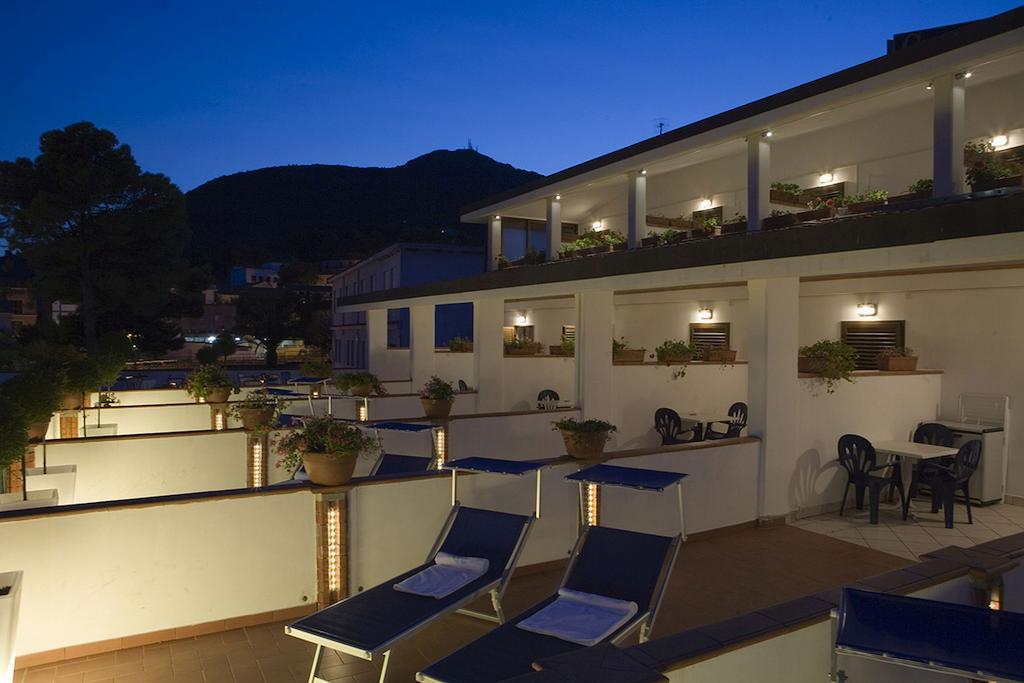 Hotel Ristorante Cavaliere Scario Bagian luar foto
