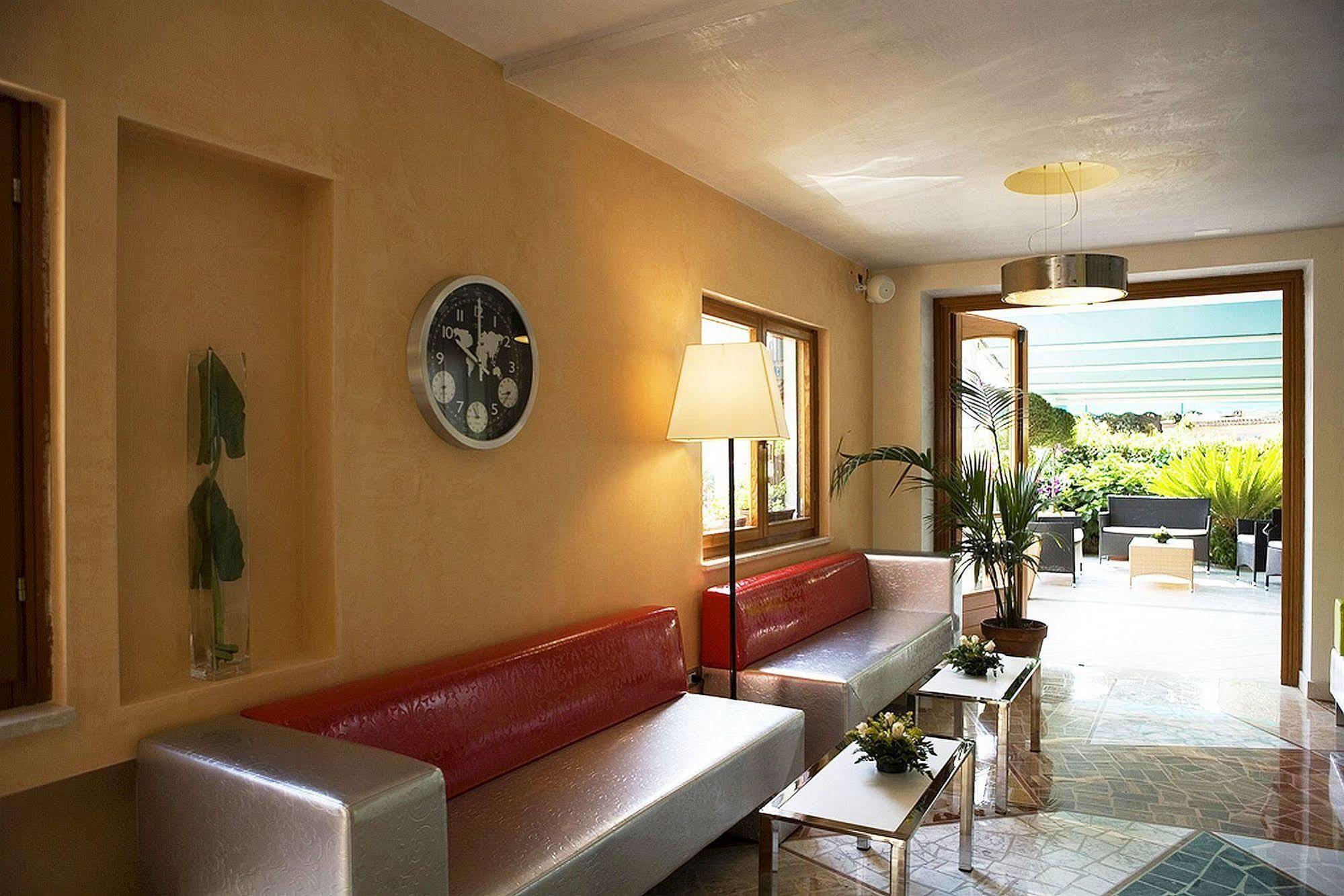Hotel Ristorante Cavaliere Scario Bagian luar foto
