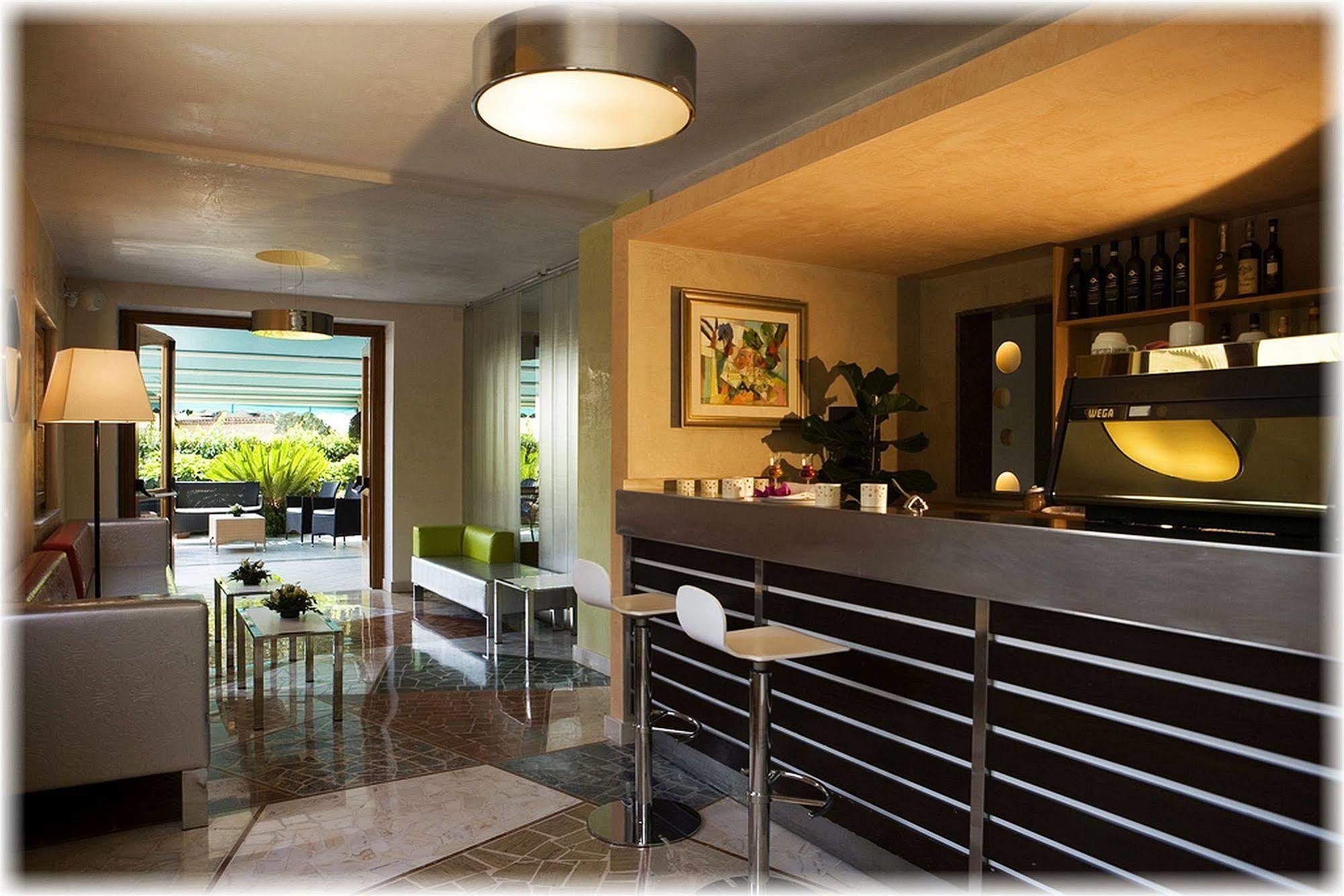 Hotel Ristorante Cavaliere Scario Bagian luar foto